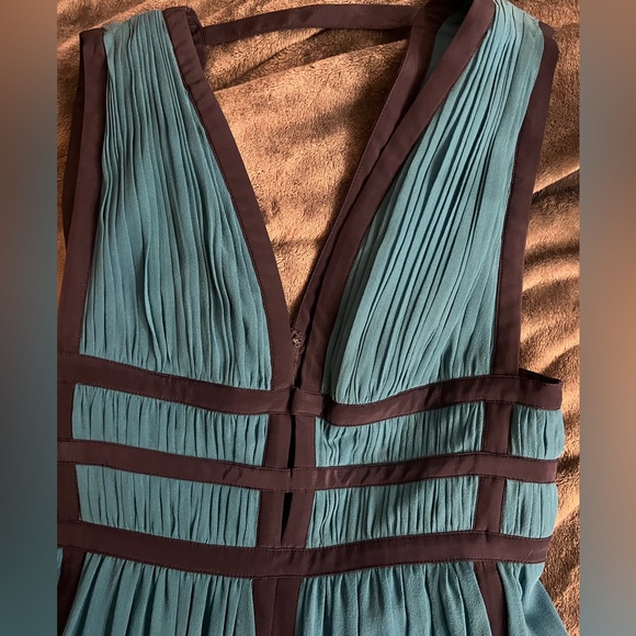 Nicole Miller Size 8 Grecian style gown - Picture 2 of 4